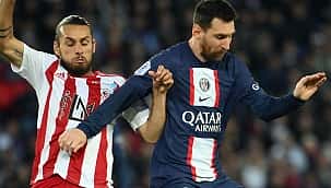 Paris SG farklı kazanırken, tribünler Messi'yi ıslıkladı