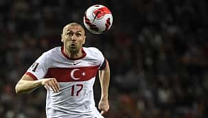 Burak Yılmaz 37 yaşında futbolu bıraktığını açıkladı