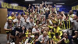 Fenerbahçe kupayı doyasıya kutladı! İşte o anlar...