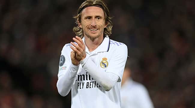 Luka Modric Real Madrid'de kaldı