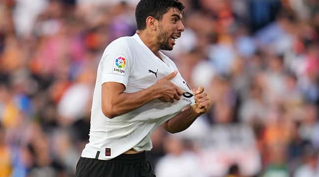 Valencia, Cenk Özkacar'ın transferini açıkladı