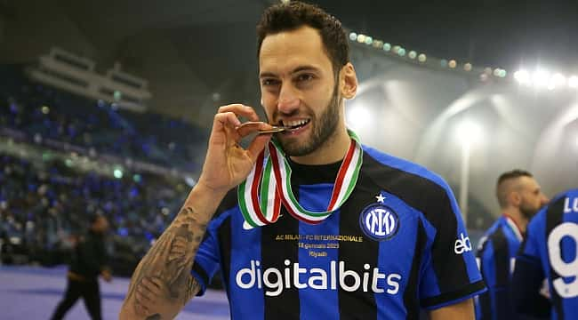 Hakan Çalhanoğlu 2027'ye kadar imzaladı