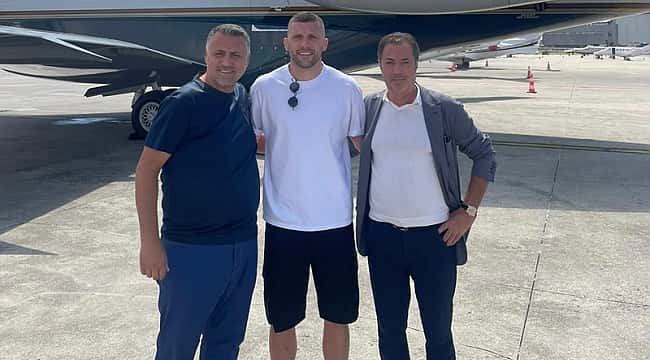 Rebic, Beşiktaş için İstanbul'da