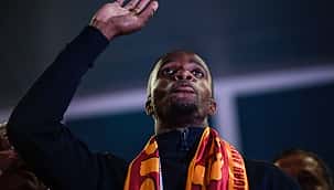 Wilfried Zaha taraftarla buluştu