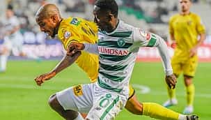 Konya'da 3 kırmızı, 2 gol