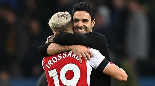 Arsenal, Everton engelini tek golle geçti! Zirve...