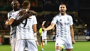 Cenk Tosun attı, tribünlere koştu!