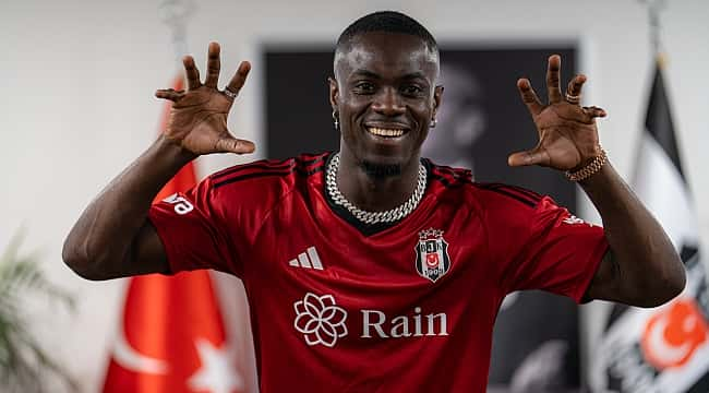 Eric Bailly formayı giydi