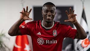 Eric Bailly formayı giydi