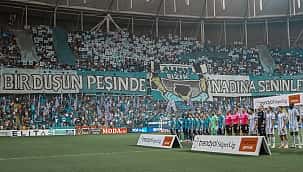 Maç öncesi Adana Demir tribünlerinde koreografi!