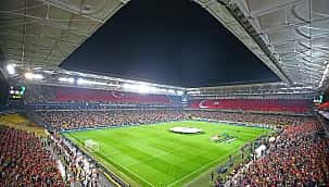 Fenerbahçe tribünlerinde Cumhuriyet coşkusu!