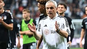 Beşiktaşlı taraftarlar Rıza Çalımbay'ı tribüne çağırdı!