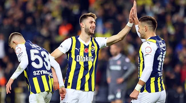 Fenerbahçe zirveyi bırakmadı!