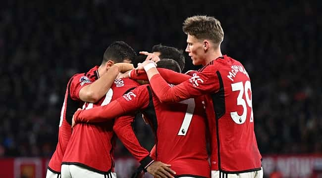 Manchester United zorlansa da kazandı