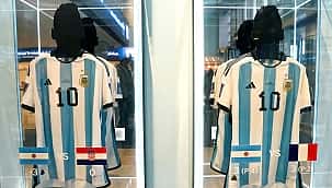 Messi'nin formaları satışa çıktı
