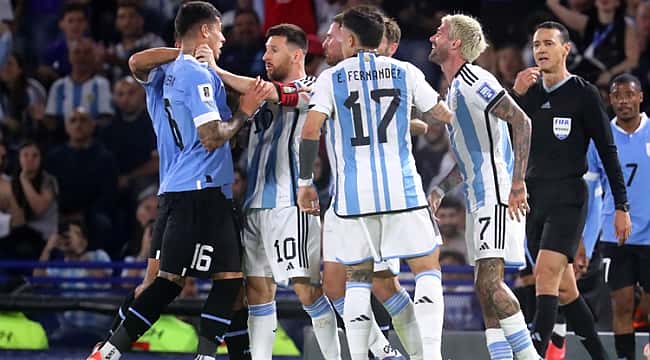 Olaylı maçı Lionel Messi ve arkadaşları kaybetti!