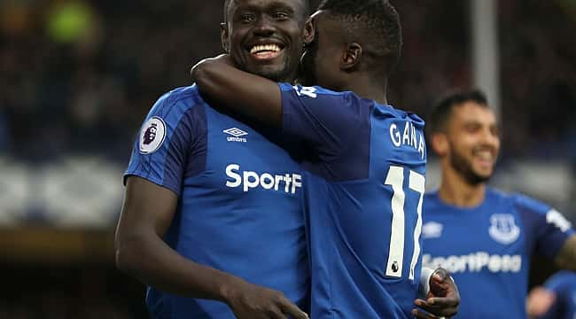 Oumar Niasse'den sürpriz imza