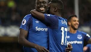 Oumar Niasse'den sürpriz imza