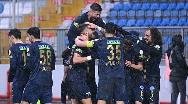 Kasımpaşa, 15 dakikada farka gitti! 3 gol birden...