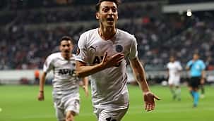 Mesut Özil'in birlikte oynadığı en iyi 11