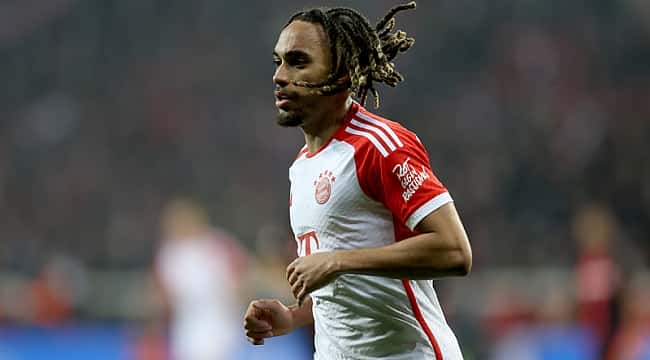 Bayern Münih'te Sacha Boey şoku! Sakatlığı duyuruldu