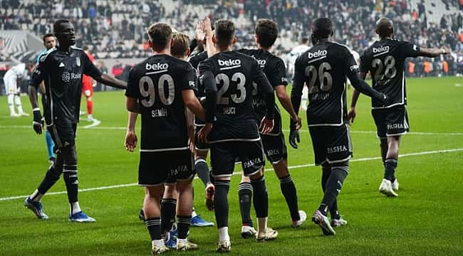 Beşiktaş bileti Cenk ve Salih ile aldı!