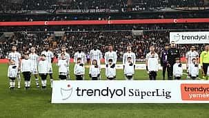 Beşiktaş'ta iki isme protesto