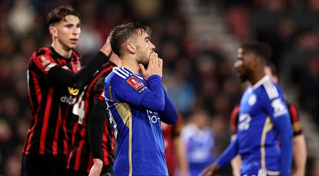 Yunus Akgün oynadı, Leicester turladı