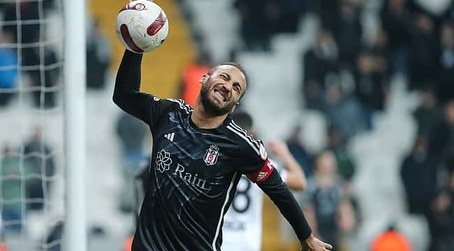 Cenk Tosun gemileri yaktı!