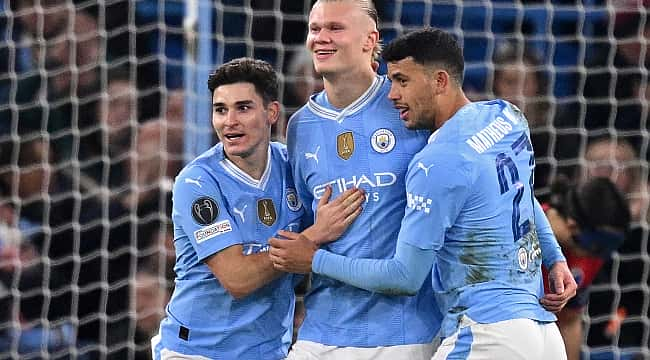 Man. City ilk yarıda turladı