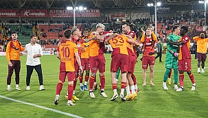 Galatasaray'da maç sonu büyük kutlama! İşte o anlar..