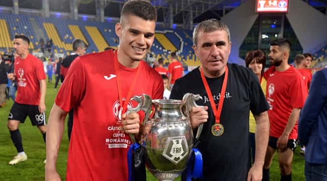 Hagi sürprizi!
