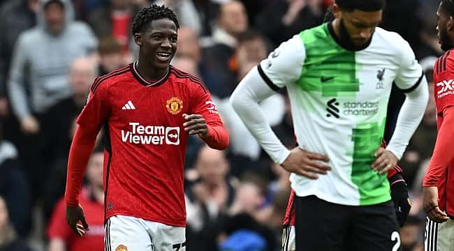 Liverpool'a Old Trafford'da darbe
