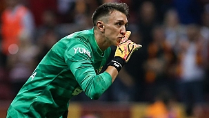 Muslera zirveyi gördü!