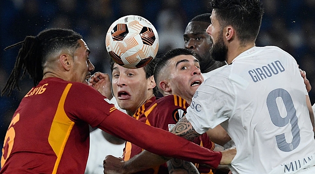 Roma 10 kişiyle yarı finalde