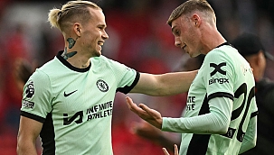 Chelsea geri döndü, Nottingham'ın işi son maça kaldı