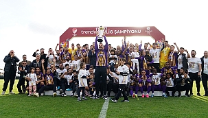 Eyüpspor şampiyonluk kupasını aldı