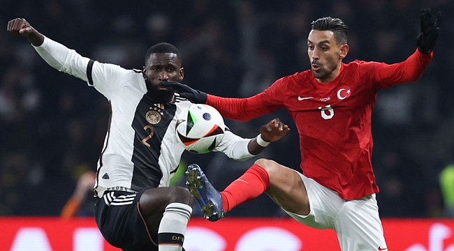 İrfan Can Kahveci tarafını seçti; Messi mi Ronaldo mu?