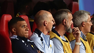 Yedek kulübesinde dikkat çeken kare; Mbappe