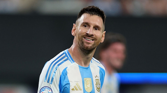 Lionel Messi tarihe geçti