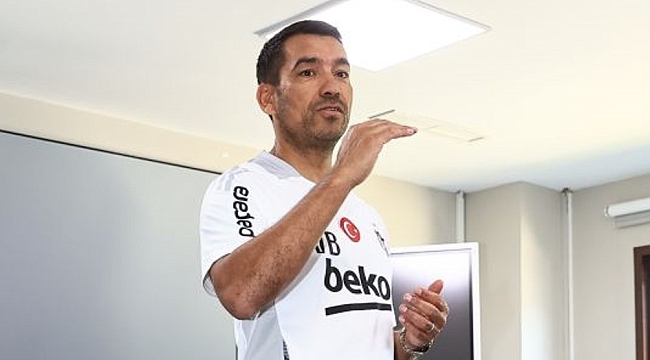Van Bronckhorst için karar zamanı! 18 yabancı, 7 isim...