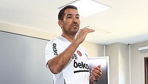 Van Bronckhorst için karar zamanı! 18 yabancı, 7 isim...