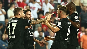 Beşiktaş galibiyeti böyle kutladı! Gecenin kareleri