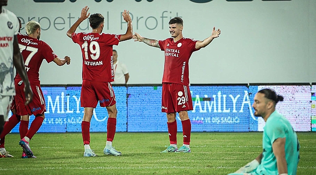 Ümraniyespor 3 puanı 3 golle aldı