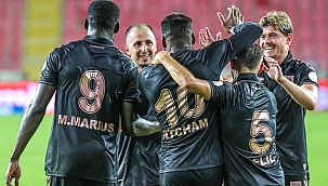 Samsunspor deplasmanda çok rahat! 3 gol, 3 puan