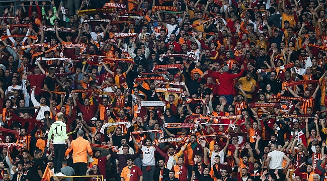 Galatasaray taraftarından derbi şovu!