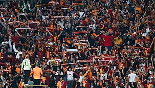Galatasaray taraftarından derbi şovu!