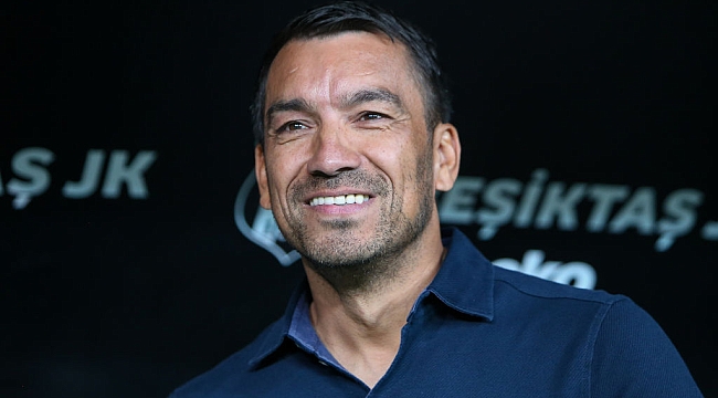Van Bronckhorst, şampiyon hocaları da geride bıraktı!