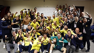 Fenerbahçe'de maç sonu çılgın kutlama! O anlar...