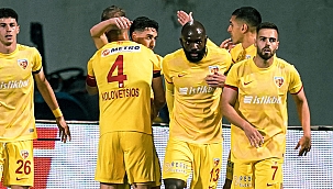 Kayserispor, İstanbul'da 3 puanı 2 golle kaptı! Kırmızı...